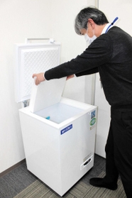 新型コロナのワクチンを保管する超低温冷凍庫＝明石市大久保町ゆりのき通１