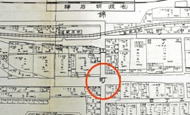 １９３７年作製の明石市中心部の地図。中央の丸印部分が現在の明石駅前交差点。東西の道路幅にずれがあることが確認できる（明石市提供）