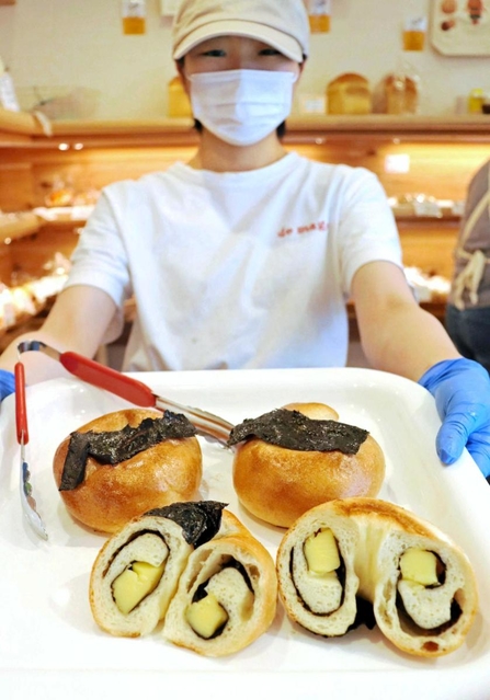 ノリとチーズの風味が豊かなベーグル＝明石市桜町