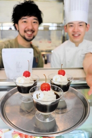 ほろ苦さと甘さが調和したコーヒーゼリー＝明石市本町１