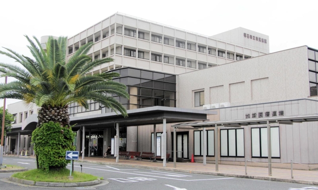 新型コロナの感染拡大に伴い、２０２０年度は入院、外来ともに患者が減少した明石市立市民病院＝同市鷹匠町