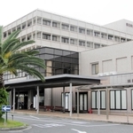 新型コロナの感染拡大に伴い、２０２０年度は入院、外来ともに患者が減少した明石市立市民病院＝同市鷹匠町