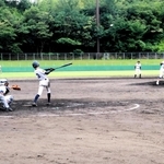 決勝で二塁打を放つ望海の丹田壮吾選手＝加西アラジンスタジアム