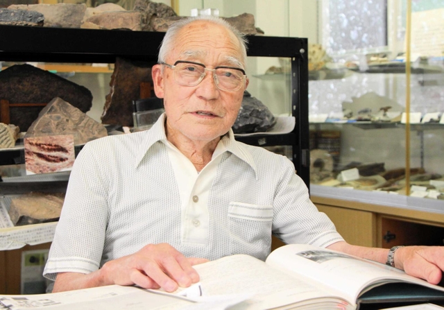 学徒動員により川崎航空機工業明石工場で働いた筒井俊雄さん。機体の整備を担った＝三木市
