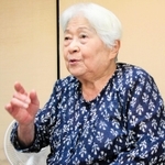 ４５年１月１９日に明石工場で体験した空爆について生々しく語る大西八重さん＝明石市