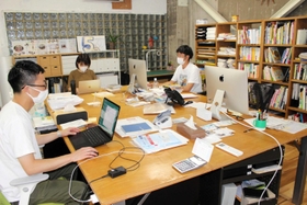 明石に根を張り、創立５周年を迎えた出版社「ライツ社」＝明石市桜町