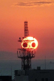 ２０１７年に撮影された「夕焼けパンダ」＝明石市立天文科学館