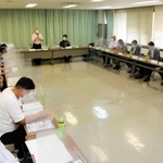 官民の関係団体が集まって初会合が開かれた水上バイク等連絡会議＝明石市役所