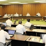 専決処分に対する承認を求める議案を審査した明石市議会の生活文化常任委員会＝明石市役所