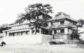１９１０年代の明石郡公会堂（明石市提供）