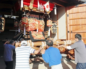 今年で見納めとなった大窪太鼓保存会の布団太鼓＝明石市大久保町大窪