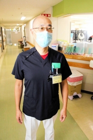 新型コロナ患者の治療に当たってきた阪本健三さん＝明石市鷹匠町