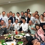 議員宿舎で開かれ、安倍首相らが出席した宴会の写真。西村氏がツイッターで投稿した（２０１８年７月）