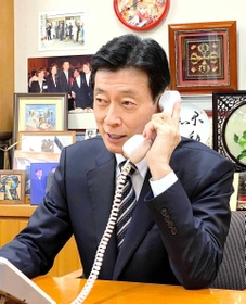 ７選を果たした衆院選の投開票から一夜明け、神戸新聞社の電話取材に応じる西村康稔氏＝東京都千代田区（西村氏の事務所提供）
