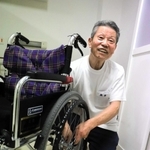 元機関士。車いすの整備をするのはお手のもの＝明石市大久保町大窪