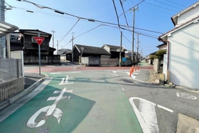 ６本の道路が交差する交差点＝明石市大久保町江井島