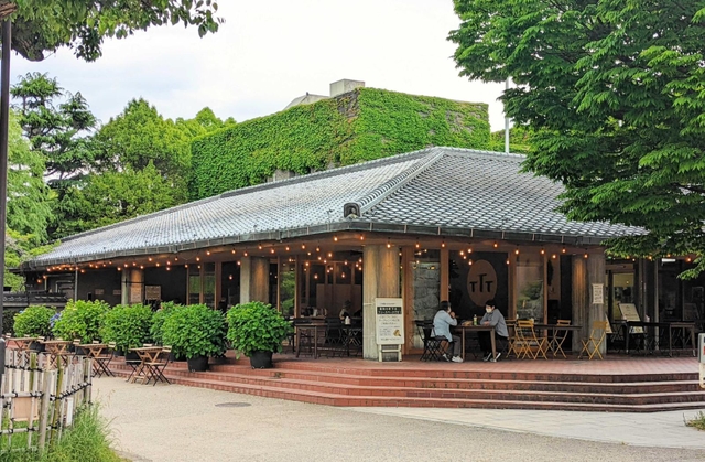 県立明石公園で運営するカフェのＴＴＴ