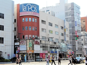 所有会社が取り壊す方針を固めた明石商工会館＝明石市本町１