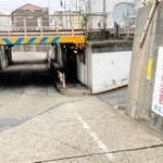 ＪＲ、山陽電鉄の線路の下をくぐるアンダーパス。明石市が冠水への注意を呼び掛ける＝明石市東人丸町