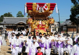 大窪太鼓保存会が新調した布団太鼓＝明石市大久保町大窪