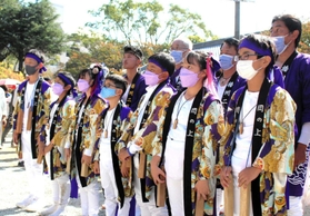 岡の上地区の乗り子ら。法被も新調された＝明石市二見町東二見＝明石市二見町東二見