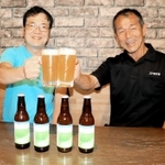 県内産のノリを使用した「シンデレラのりＤＲＡＦＴ」を共同開発した清原稔夫さん（左）と戎本裕明副会長＝明石市大明石町１