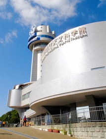 明石市立天文科学館＝明石市人丸町