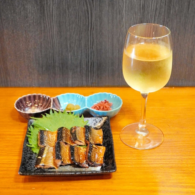ｋｕｎ－ｋｕｎのさんまの燻製オイル漬けとシャルマンワイン