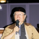 明石市立天文科学館で講演する松本零士さん＝２００７年１０月２１日（同館提供）