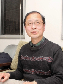 福島県の様子を語る丸谷聡さん＝明石市