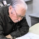 創作中の中島柏碩さん