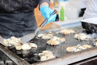 相生産のカキ。バター醤油で炒めたり、蒸したりして提供される＝県立明石公園