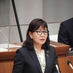 ２０２４年の施政方針について説明する丸谷聡子市長＝明石市中崎１