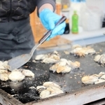 相生産のカキ。バター醤油で炒めたり、蒸したりして提供される＝県立明石公園
