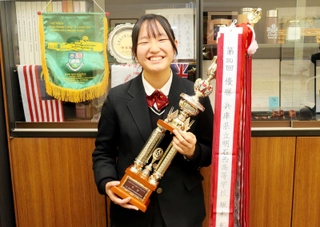英語スピーチの近畿大会で優勝した坂本充愛さん　＝明石市二見町西二見