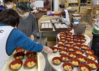 避難所で振る舞われた明石焼き＝石川県七尾市（北山さん提供）