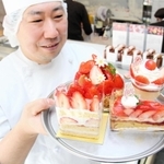 清水いちごをたっぷり使った商品＝明石市本町１、くるみや本店