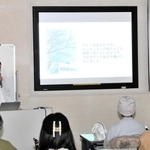 がんセンターの美容外来について話す熊西麗衣医師＝ウィズあかし