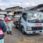 給水活動に取り組む明石市職員（明石市提供）