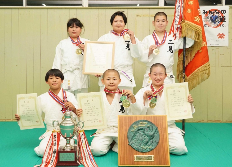 二見少年柔道クラブが全国制覇 「緊張よりもわくわく」小柄な選手ら