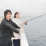 明石での暮らしは「高揚感がある」と話す上田隼也さん（左）と由希さん＝明石市大蔵海岸通２