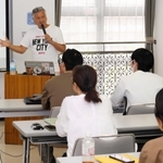 少年院での支援プロジェクトの体験を語る鳥居健介さん＝明石市西明石南町