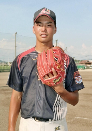 １５歳以下の侍ジャパンメンバーに選ばれた川上慧さん＝神戸市西区岩岡町岩岡