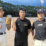 インドネシアでの国際大会に出場する（左から）神田迅さん、吉田智行監督、濱村一颯さん＝神戸市西区池上２