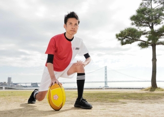 ブラインドラグビーの日本代表として親善試合に臨む平康裕さん＝明石市大蔵海岸通１