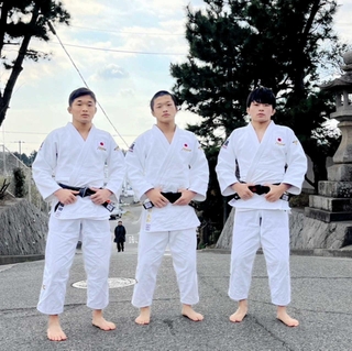 ３兄弟で講道館杯に出場した（左から）福田大悟さん、大和さん、大晟さん（福田さん提供）