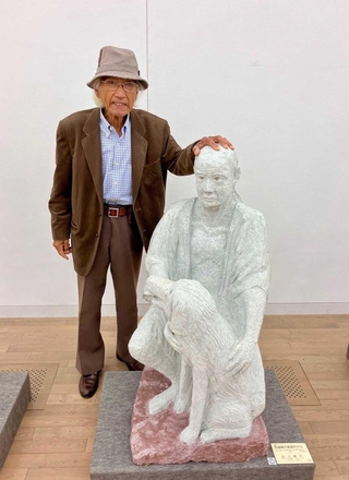 石彫で19回目「日展」入選 90歳、自身をテーマに集大成 明石で写真店