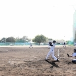 熱戦を繰り広げるＯＢ同士の交流戦＝明石高校