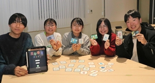 ゲームを開発した学生たち＝明石高専