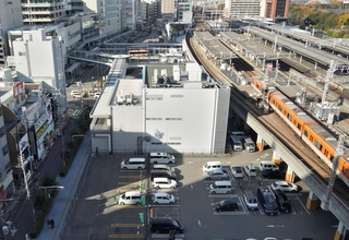 明石駅周辺エリア。ラポール明石（中央）から写真手前方向へのデッキ延伸が検討されている＝明石市東仲ノ町、アスピア明石から撮影